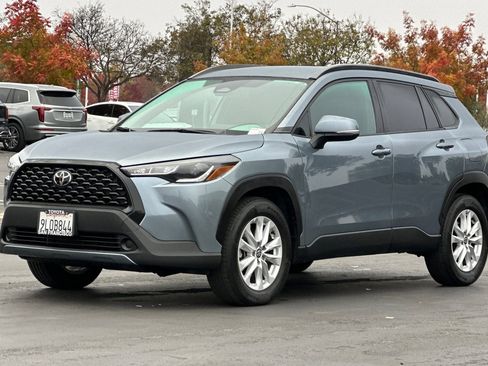 Used 2024 Toyota Corolla Cross LE image 8