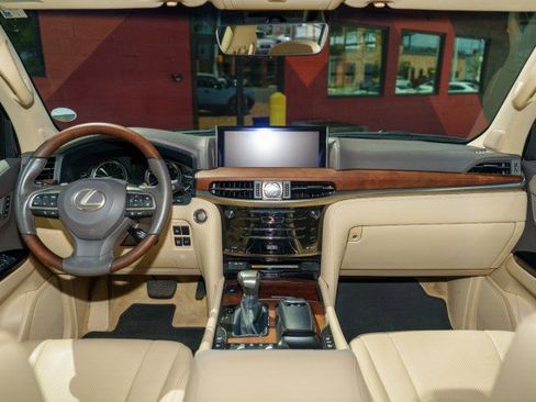 Used 2018 Lexus LX 570 4WD image 10