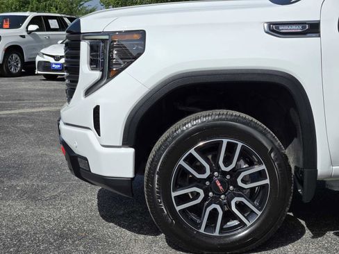 Used 2025 GMC Sierra 1500 AT4 w/ AT4 Premium Package AWD/4WD image 8