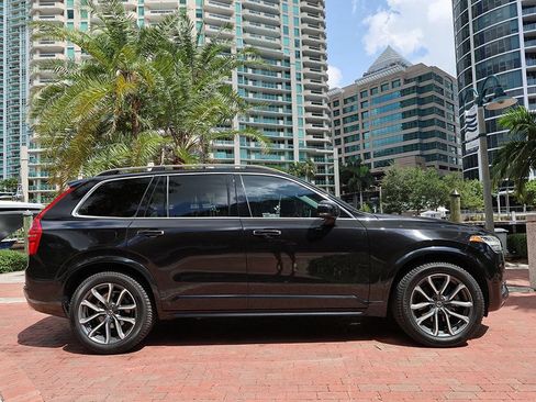 Used 2018 Volvo XC90 T6 Momentum w/ Convenience Package AWD/4WD image 4