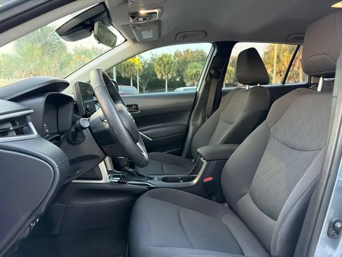 Used 2024 Toyota Corolla Cross LE FWD image 6