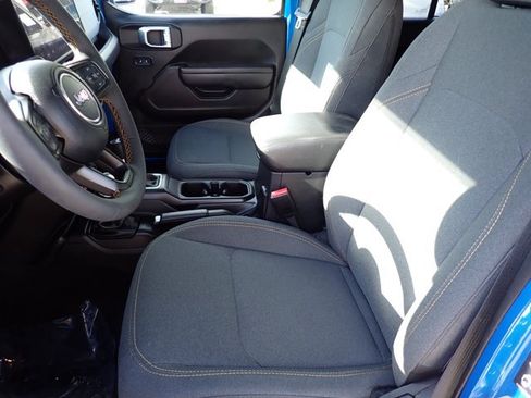 Used 2024 Jeep Wrangler Unlimited AWD/4WD image 10