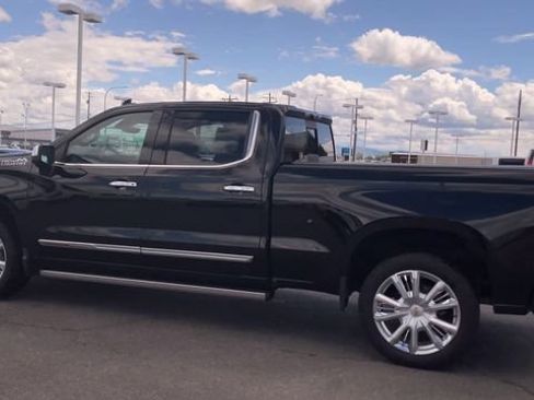 Used 2022 Chevrolet Silverado 1500 High Country w/ High Country Premium Package AWD/4WD image 7