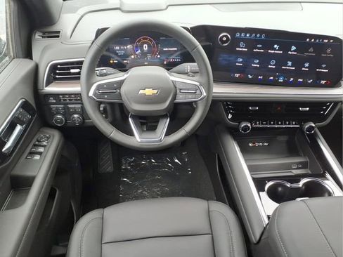 New 2026 Chevrolet Suburban LT image 4