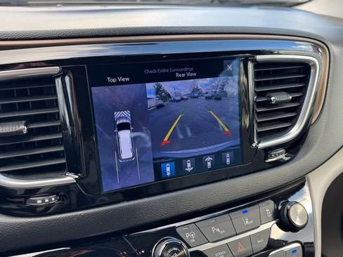 Used 2017 Chrysler Pacifica Touring-L Plus w/ Advanced Safetytec Group image 27