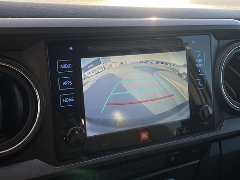 Used 2017 Toyota Tacoma SR image 15