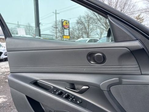 Certified 2025 Hyundai Elantra Sport image 35