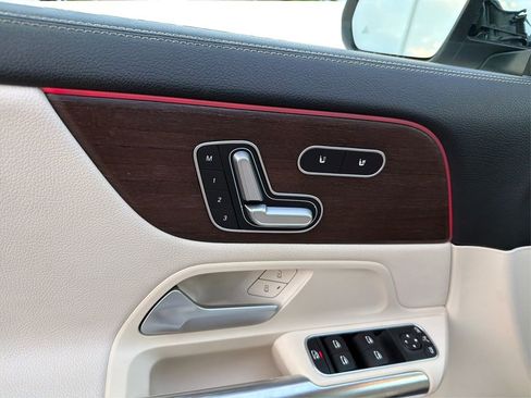 Used 2022 Mercedes-Benz GLA 250 4MATIC w/ Premium Package Lite image 20