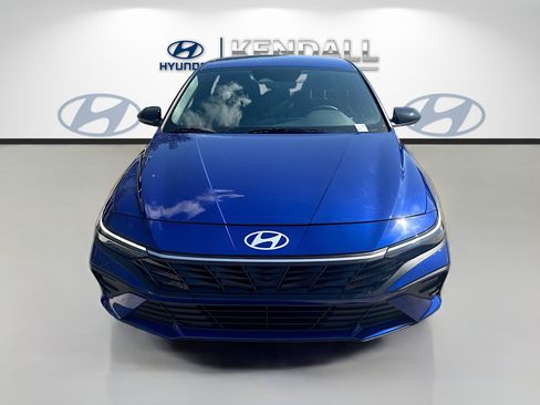 Used 2025 Hyundai Elantra Sport FWD image 2