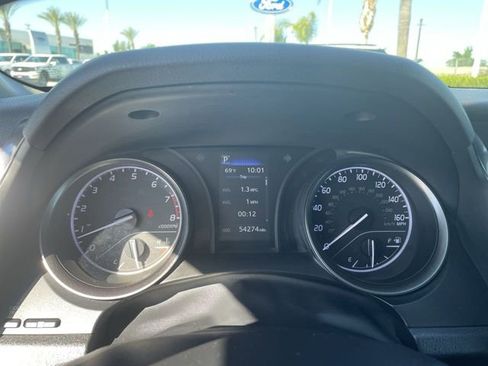 Used 2021 Toyota Camry SE image 11