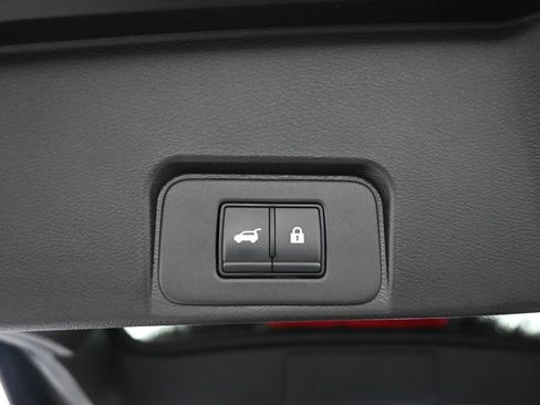 Used 2025 Nissan Rogue SV FWD image 24