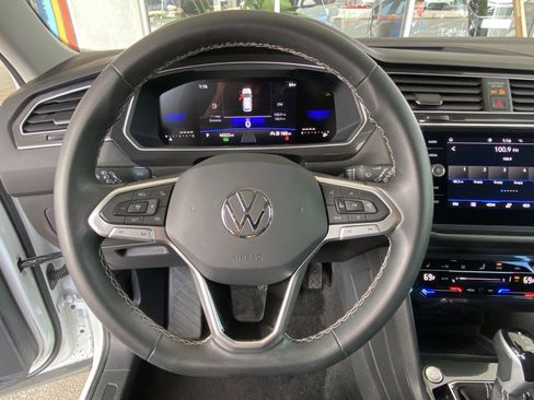 Certified 2023 Volkswagen Tiguan SE FWD image 20