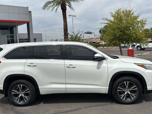 Used 2018 Toyota Highlander LE image 8
