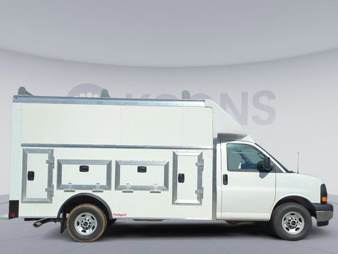 New 2025 GMC Savana 3500 w/ Power Convenience Package image 8