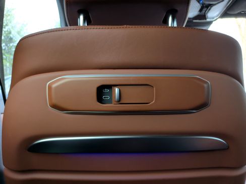 Certified 2024 BMW X7 xDrive40i w/ M Sport Package image 38