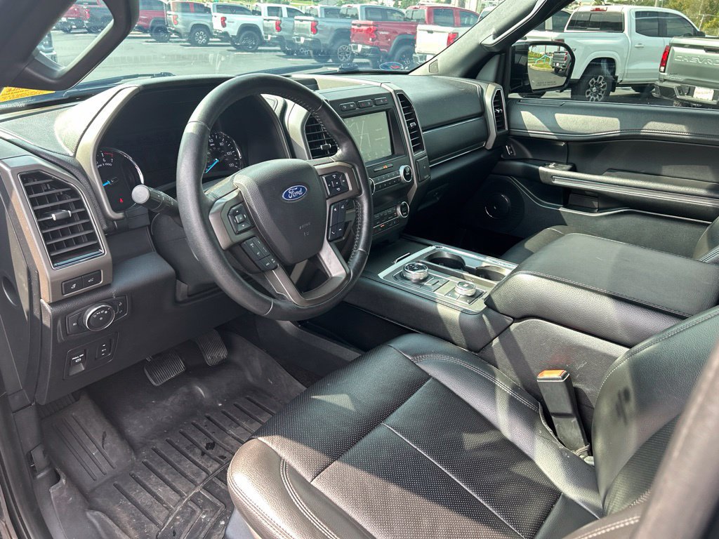 Used 2019 Ford Expedition XLT w/ Equipment Group 202A AWD/4WD image 17