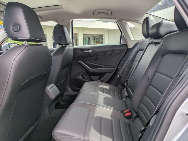 Used 2024 Volkswagen Jetta SE FWD image 13