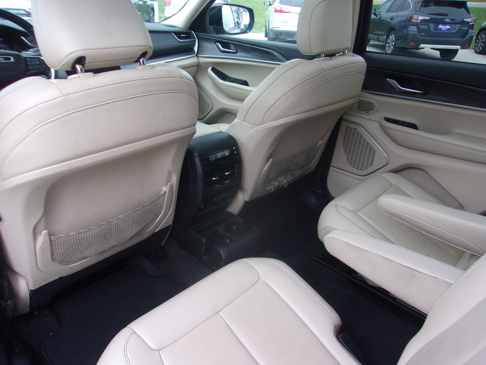 Used 2022 Jeep Grand Cherokee L Limited AWD/4WD image 17