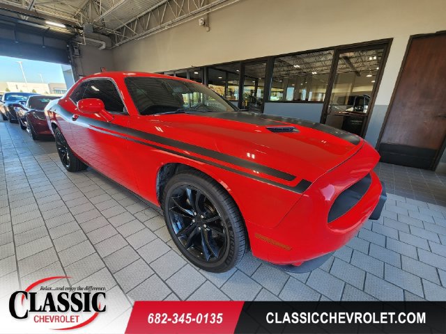 Used 2019 Dodge Challenger SXT RWD image 1