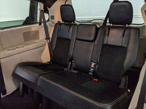 Used 2018 Dodge Grand Caravan SXT w/ Rear Park Assist Package image 18