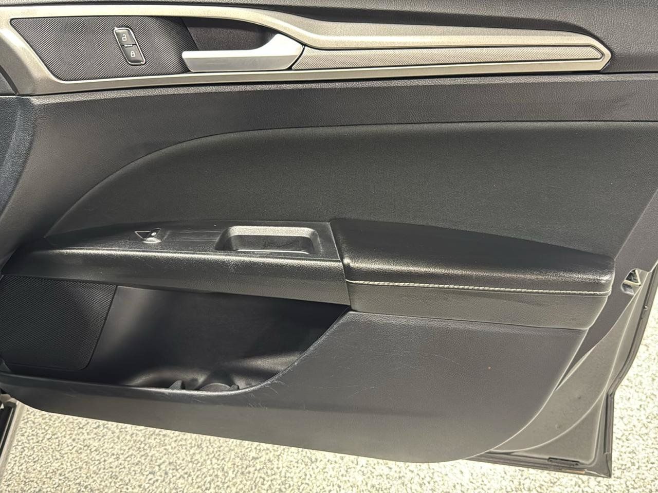 Used 2020 Ford Fusion SE AWD/4WD image 12