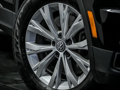 Used 2018 Volkswagen Tiguan SE AWD/4WD image 3