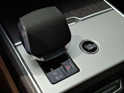 New 2026 Land Rover Range Rover Long Wheelbase SE AWD/4WD image 12