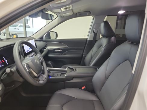 Used 2026 Toyota Grand Highlander FWD image 24