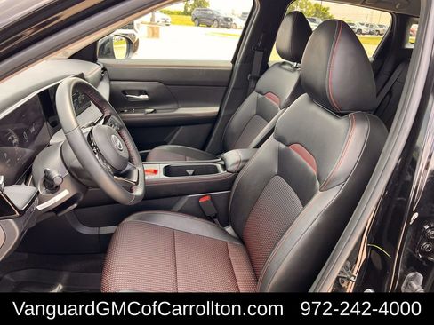 Used 2025 Nissan Kicks SR FWD image 23