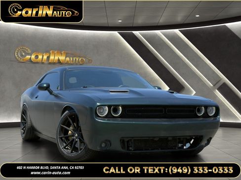 Used 2016 Dodge Challenger R/T Scat Pack RWD image 3