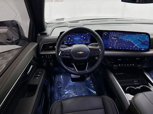Used 2025 Chevrolet Tahoe Premier AWD/4WD image 24