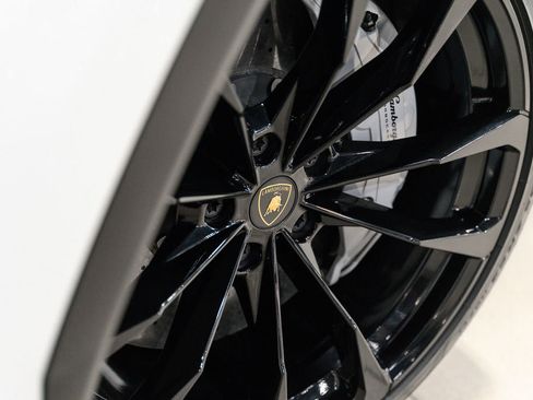 Used 2020 Lamborghini Urus image 3