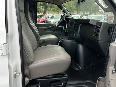 New 2025 GMC Savana 2500 w/ Driver Convenience Package image 22
