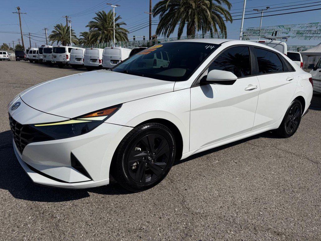 Used 2022 Hyundai Elantra SEL w/ Convenience Package FWD image 12