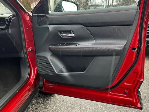 Used 2025 Nissan Kicks SR w/ SR Premium Package image 12