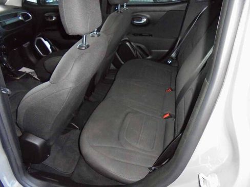 Used 2020 Jeep Renegade Latitude FWD image 9