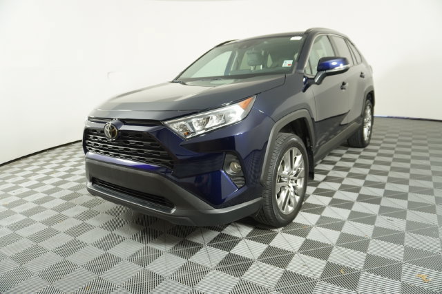 Used 2021 Toyota RAV4 XLE Premium FWD image 3