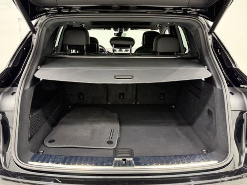 Certified 2023 Porsche Cayenne AWD/4WD image 63