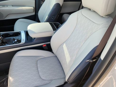 New 2026 Kia Carnival EX image 7