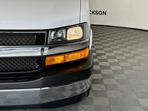 Used 2024 Chevrolet Express 2500 w/ Driver Convenience Package image 9