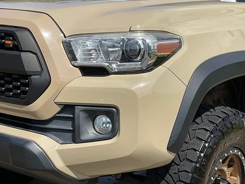 Used 2019 Toyota Tacoma TRD Off-Road AWD/4WD image 11