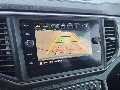 Used 2020 Volkswagen Atlas Cross Sport SE w/ Panoramic Sunroof Package FWD image 14