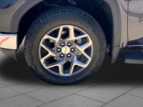 Used 2025 GMC Sierra 1500 SLT AWD/4WD image 11