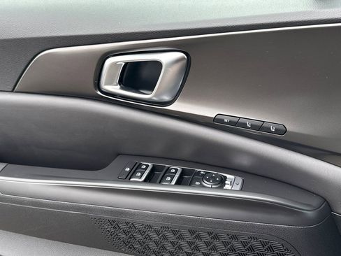 Used 2025 Kia Carnival SX w/ SX Dark Edition Package FWD image 11