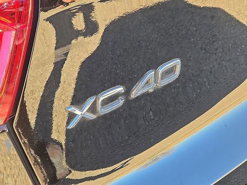 Certified 2023 Volvo XC40 B5 Plus w/ Protection Package Premier image 13