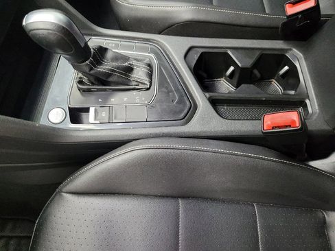 Used 2021 Volkswagen Tiguan SE w/ Panoramic Sunroof Package image 26