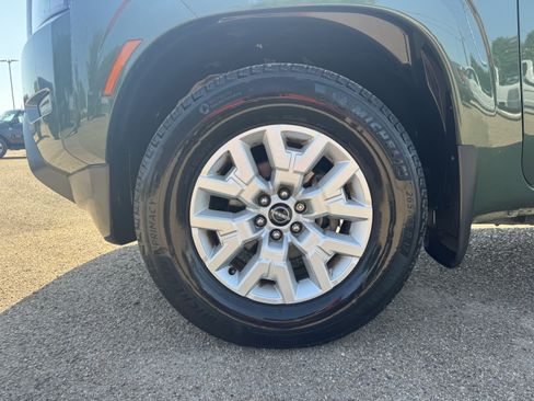 Used 2022 Nissan Frontier SV w/ Technology Package RWD image 7