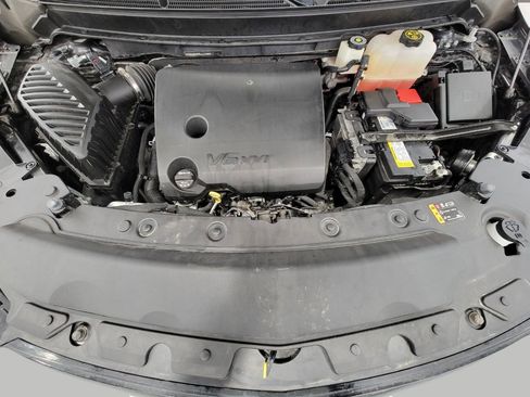 Used 2023 Buick Enclave Essence w/ LPO, Luxury Package image 8