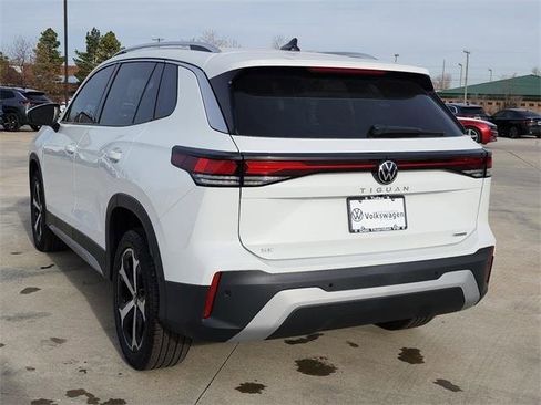 New 2026 Volkswagen Tiguan SE image 3