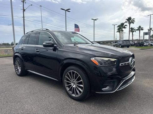 Used 2024 Mercedes-Benz GLE 350 4MATIC w/ AMG Line Exterior image 3